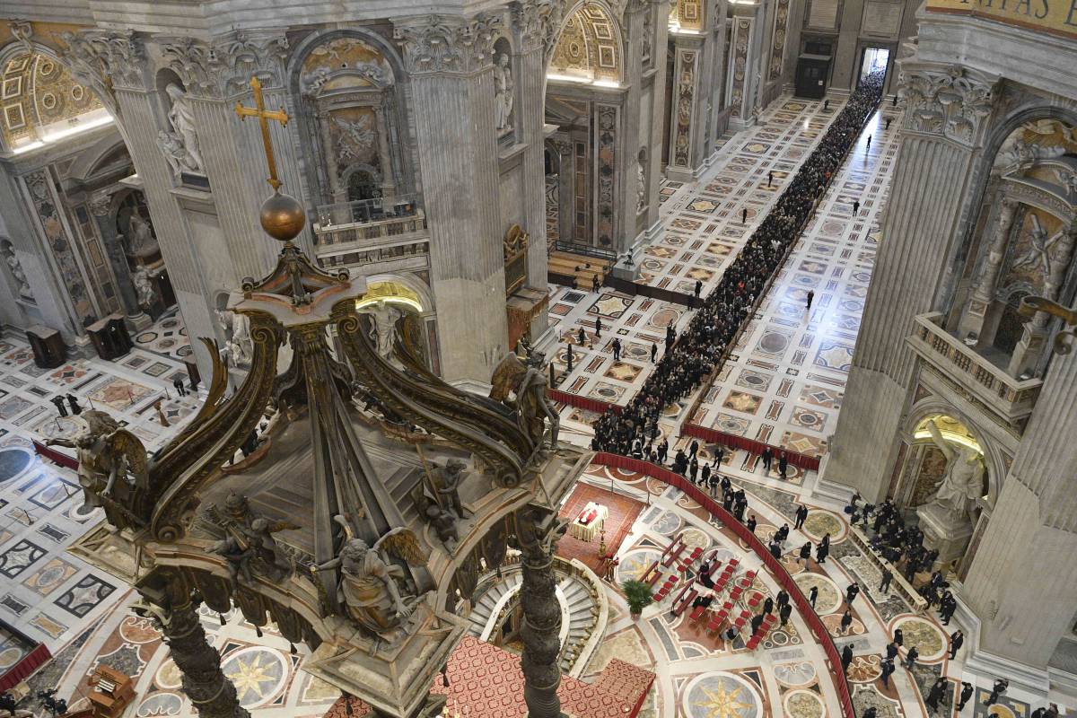 La Chiesa delle correnti si ritrova in San Pietro. Per l'ultimo saluto presidenti, corone e una liturgia speciale