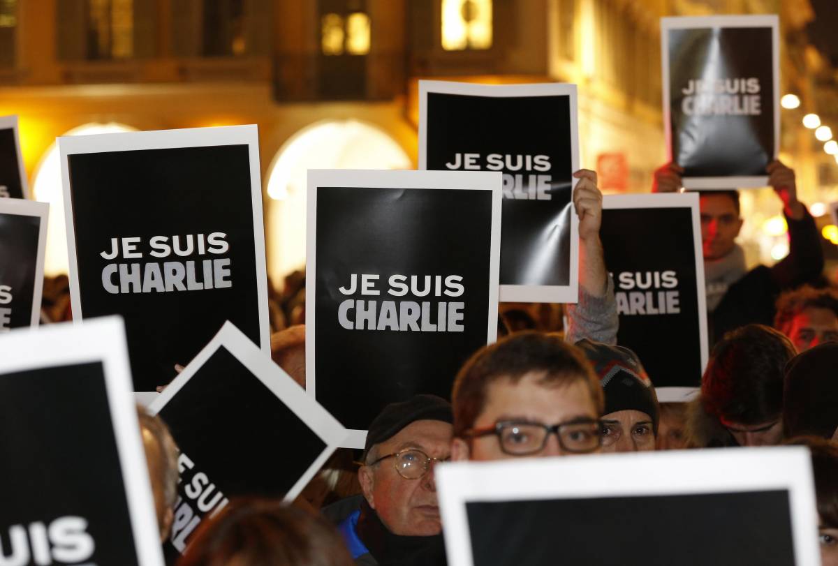 Charlie Hebdo, hackerato il sito. Minacciato anche un vignettista italiano