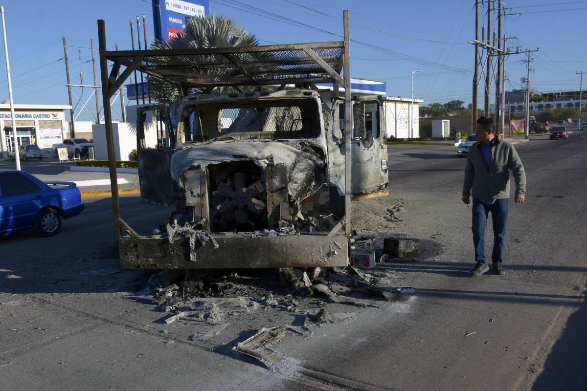 La guerriglia dopo l'arresto del figlio del Chapo. Blindati in strada, uccisi 10 soldati e 19 narcos