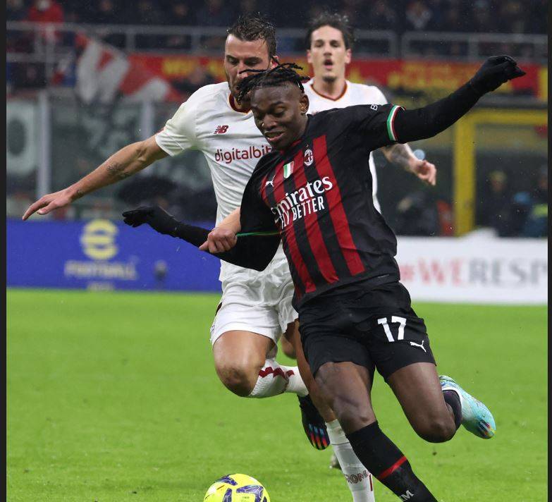 Il Milan fa harakiri contro la Roma: da 2-0 a 2-2. Il Napoli gongola