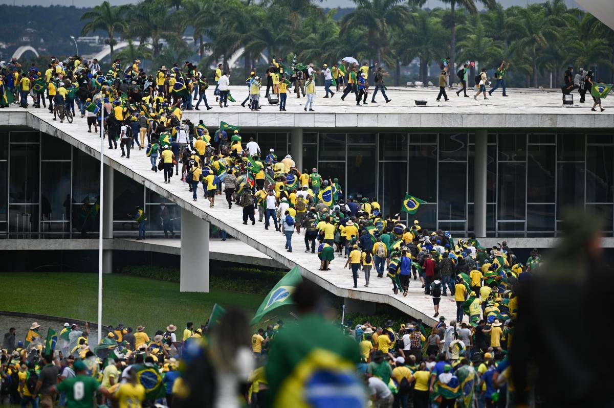 L'assalto al Parlamento dei sostenitori di Bolsonaro