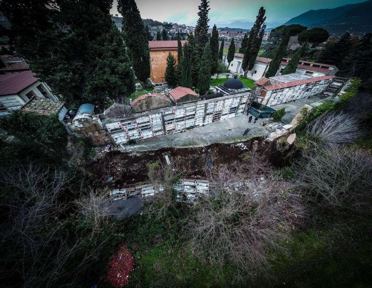 Cede ala del cimitero: 20 bare nel Sannio