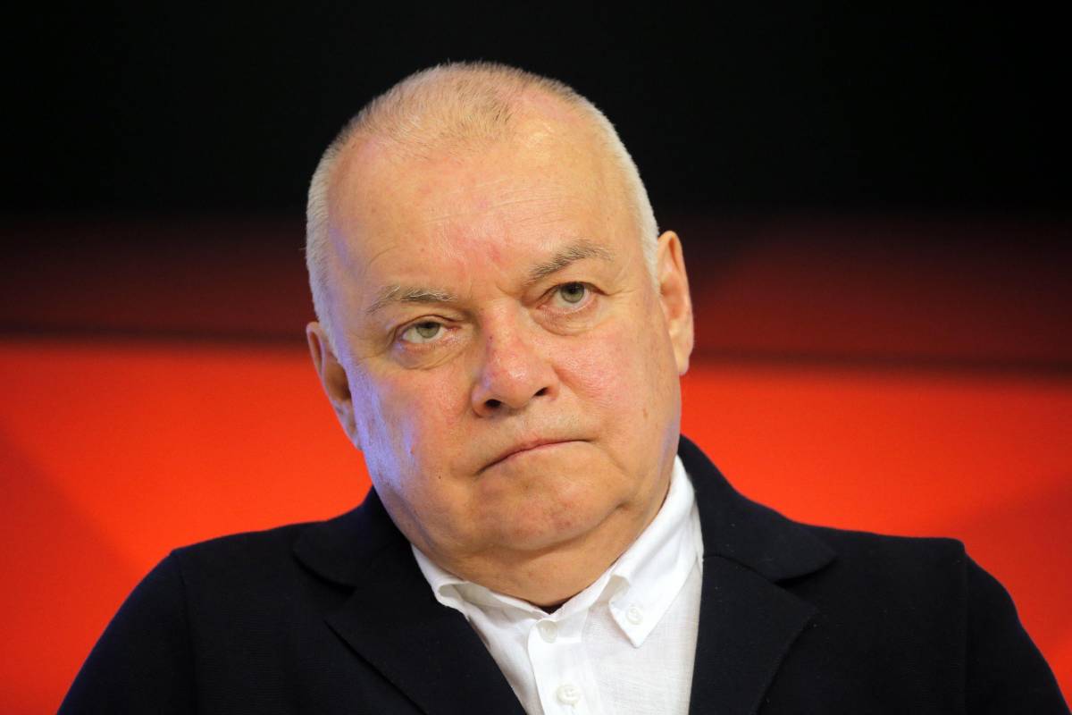 "L'epoca del giornalismo imparziale è finita". Chi è Dmitry Kiselyov, la "voce" del Cremlino