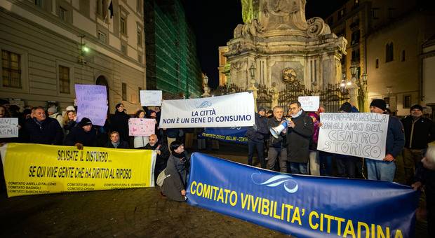 "Basta caos nel centro storico". A Napoli i cittadini in piazza contro la movida 