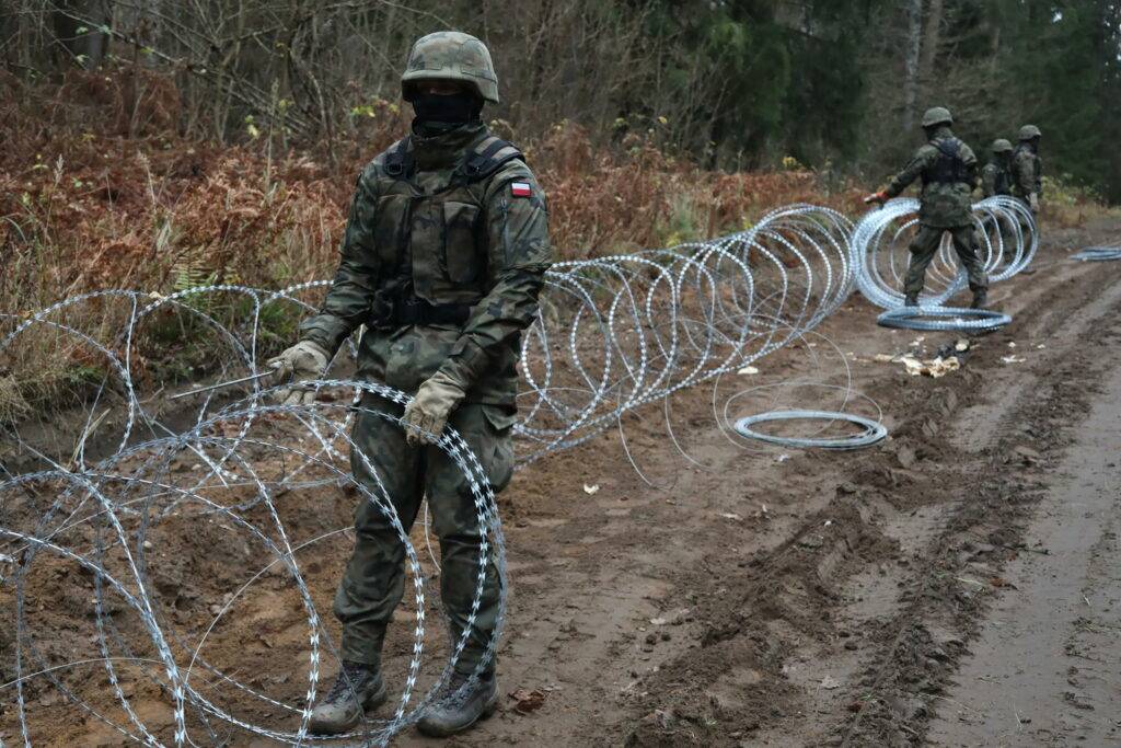 L'Ue frena su muri e recinzioni anti migranti: "Non li finanzieremo"