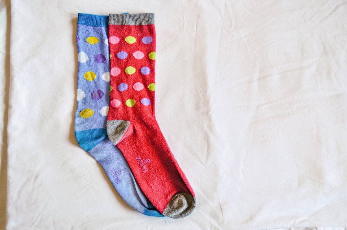 Oggi è la giornata dei "calzini spaiati": cos'è e come si celebra
