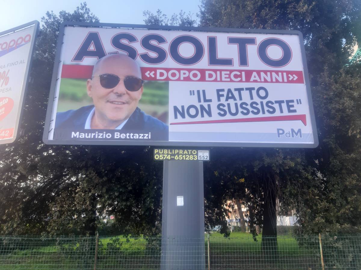 Uno dei cartelloni affissi a Prato