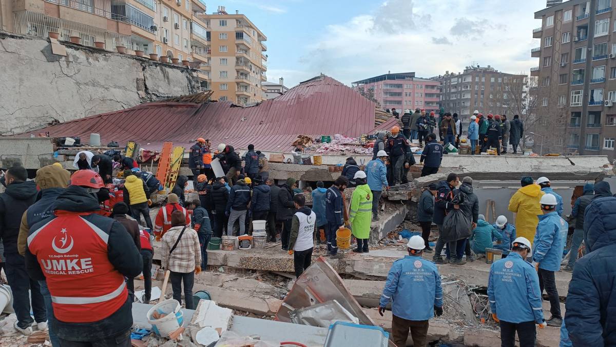 Si aggrava il bilancio del terremoto: 16mila vittime in Turchia e Siria