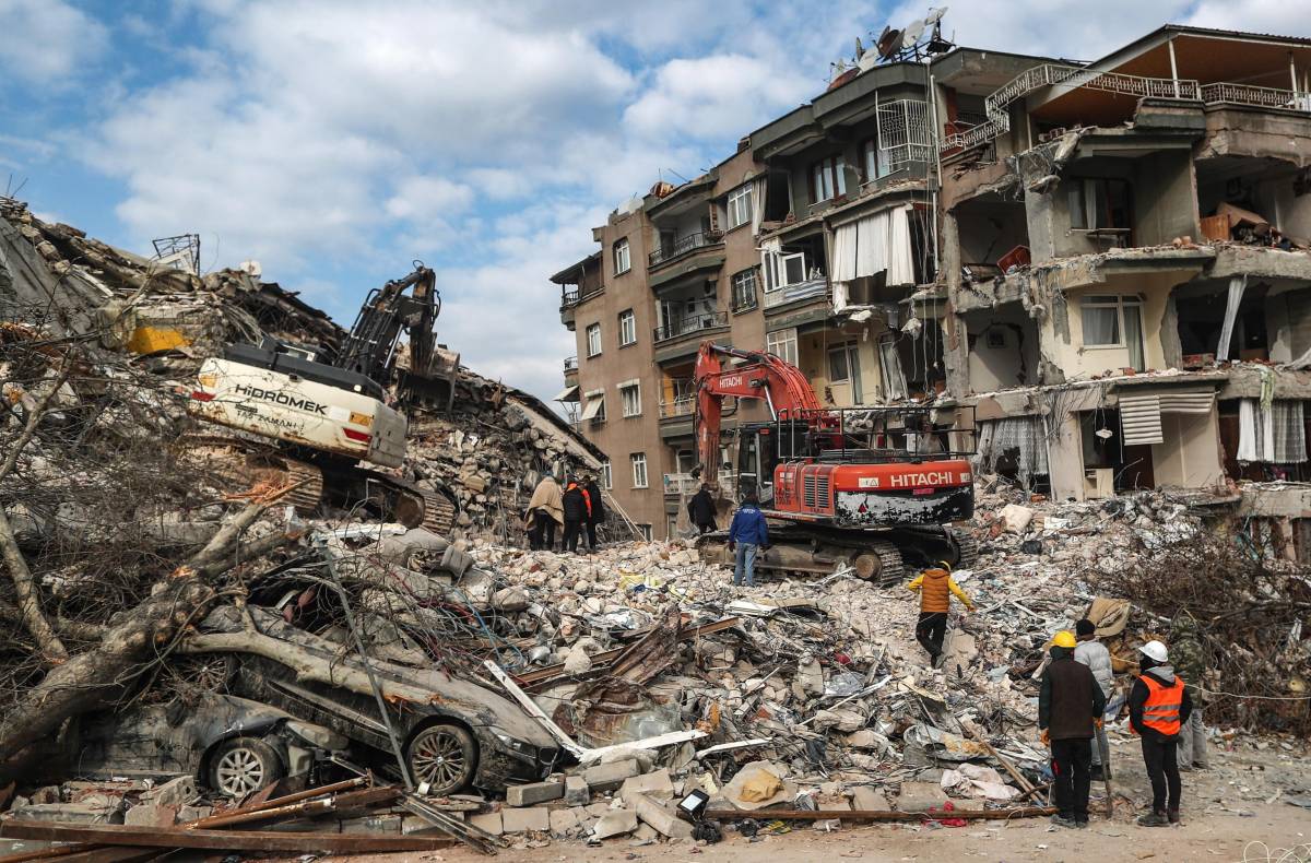 Terremoto in Turchia: salvo bimbo di 7 mesi dopo 140 ore sotto le macerie