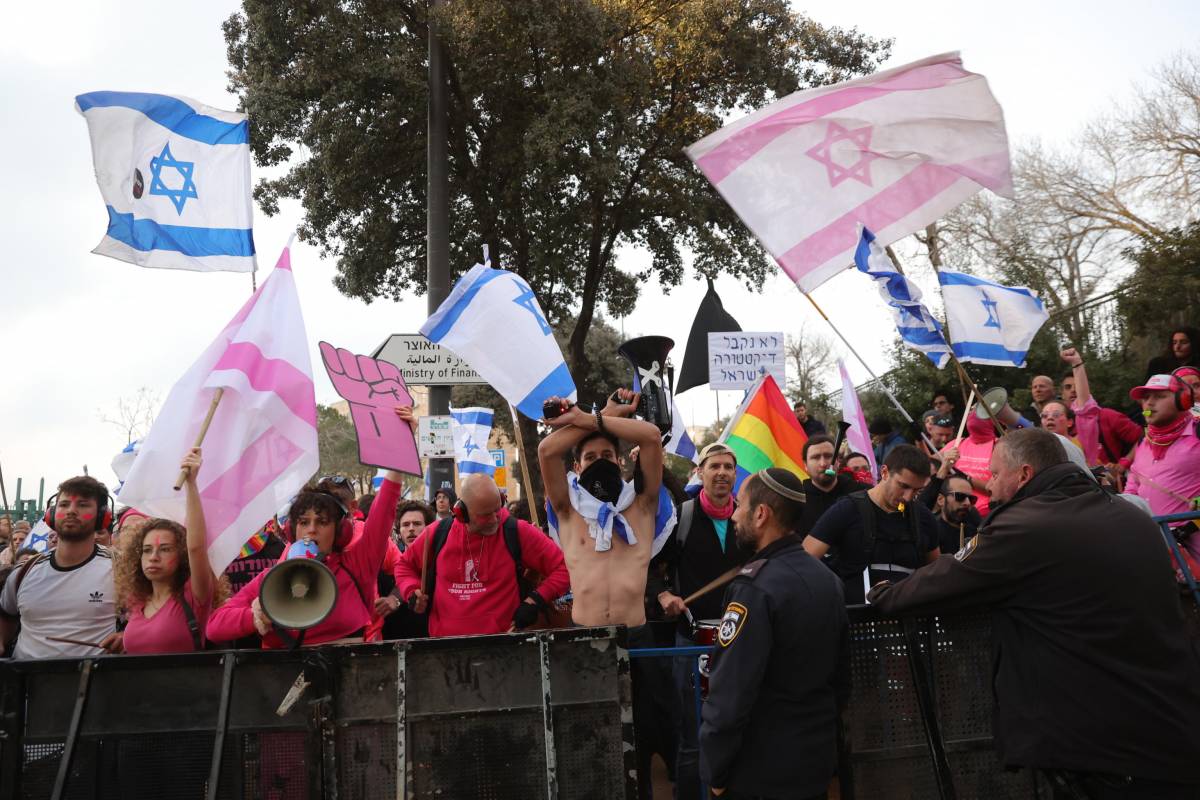 Giustizia, a migliaia per fermare la Knesset. E Israele va alla guerra con le Nazioni Unite