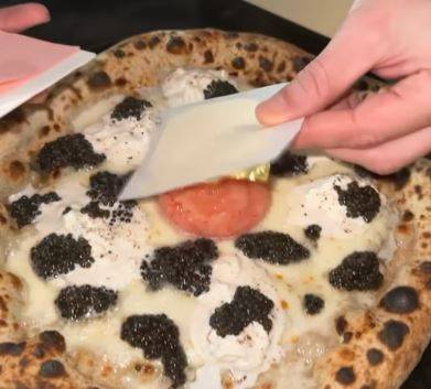 La pizza dei record: oltre mille euro per mangiarla