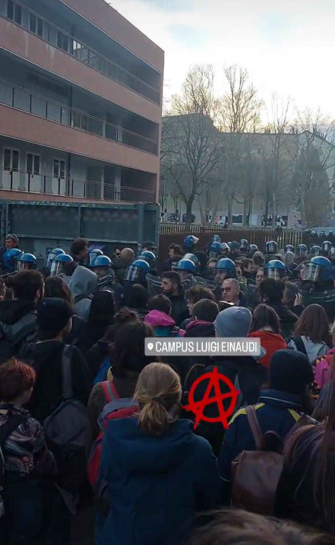 “Uccidere un fascista non è un reato”. Dai collettivi ennesima vergogna nelle università 