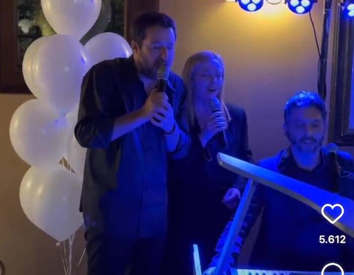 Che idiozia la polemica sul karaoke, Zelensky segato e l'Usigrai: quindi, oggi...