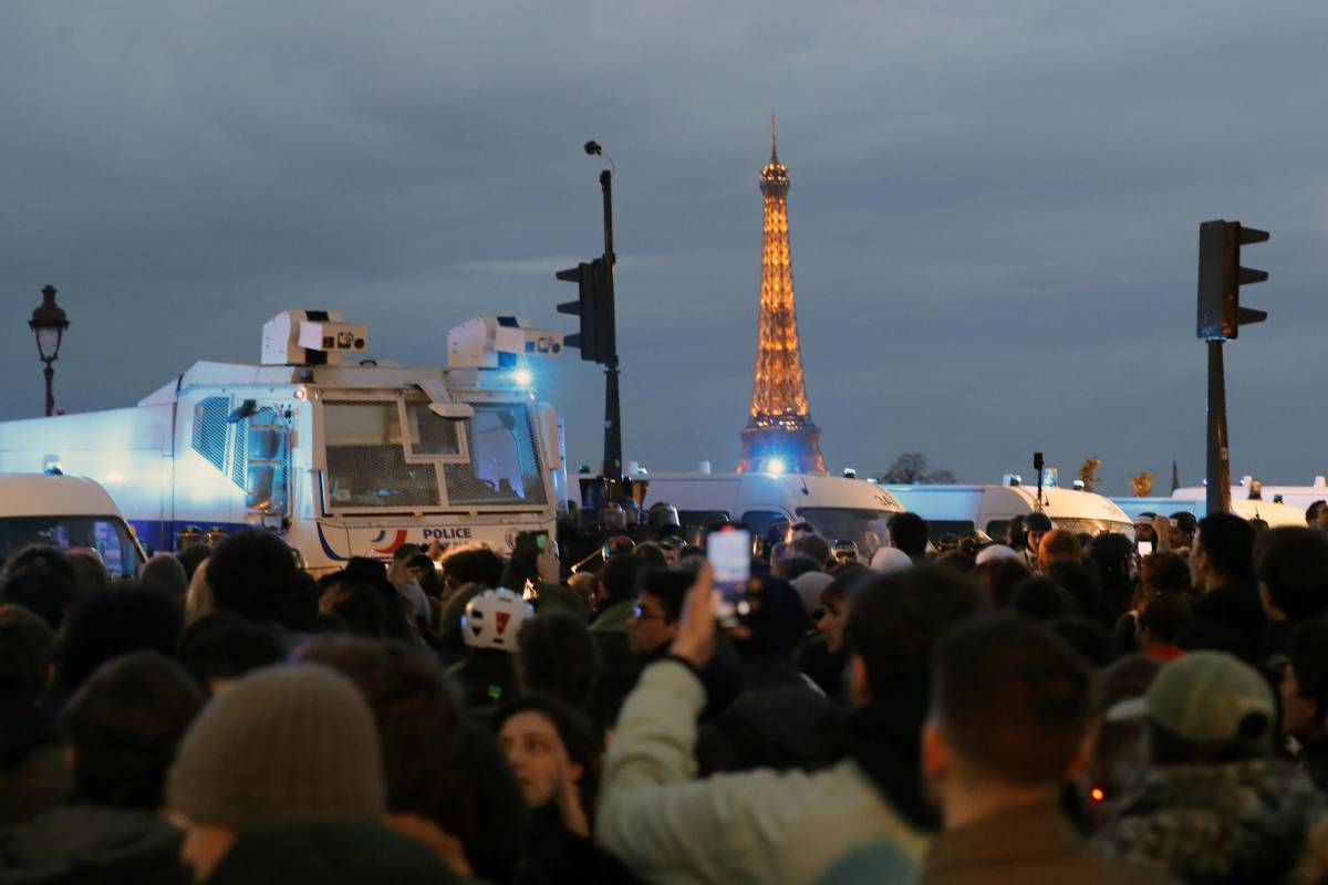Stretta sul manifestazioni e proteste: così Macron blinda Parigi