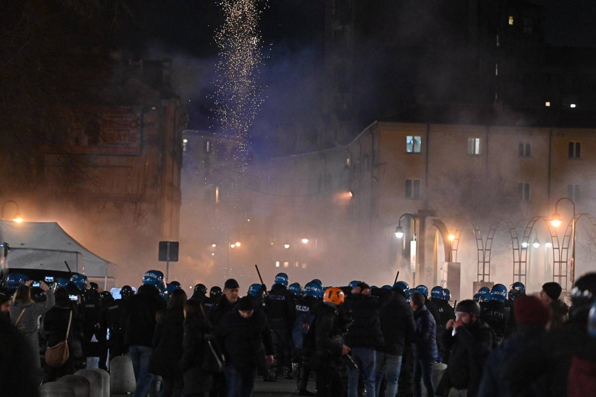 Anarchici, corteo e danni. Milano resta sotto scacco