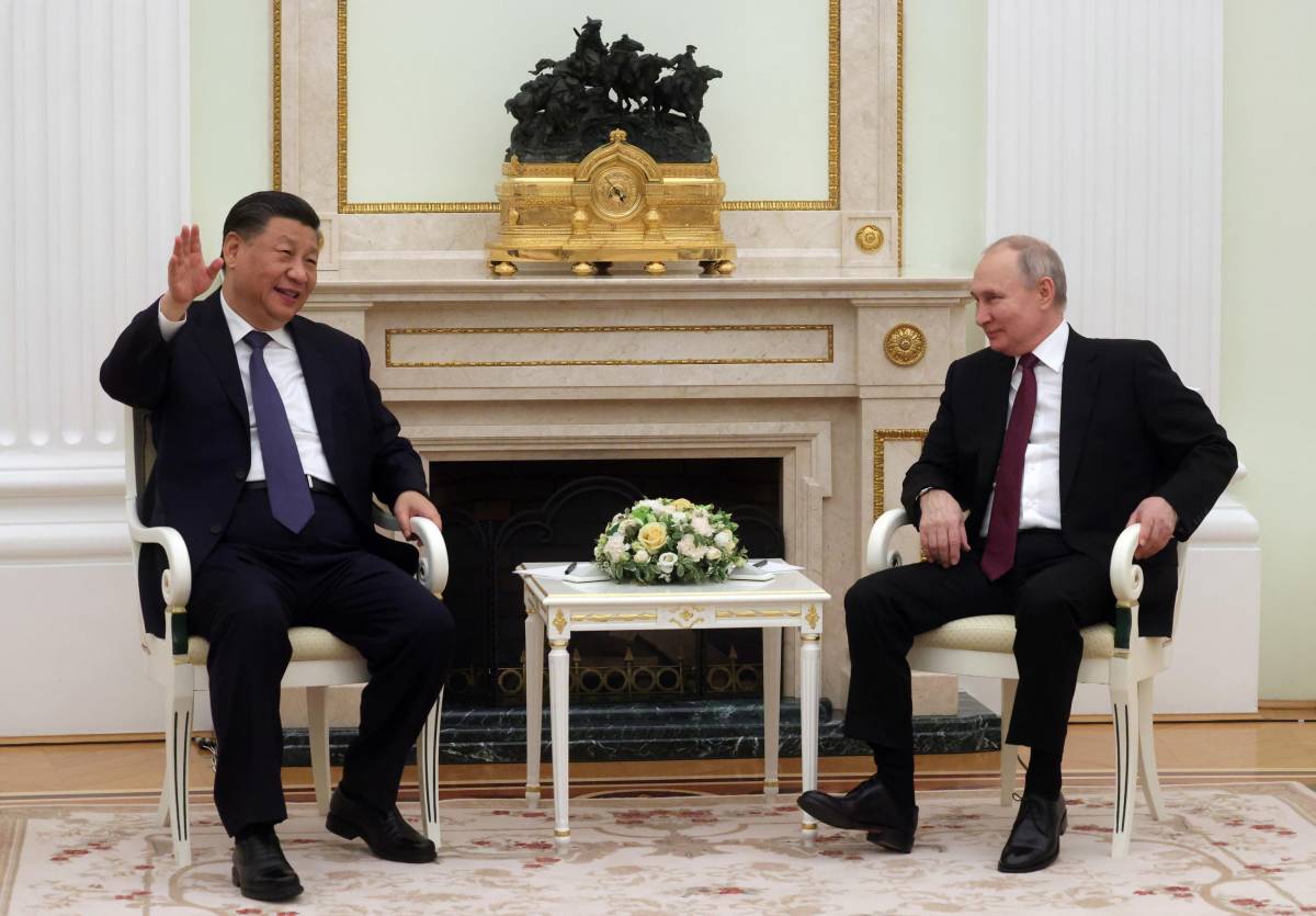 Il messaggio segreto dietro il tavolino: la scelta di Putin per Xi