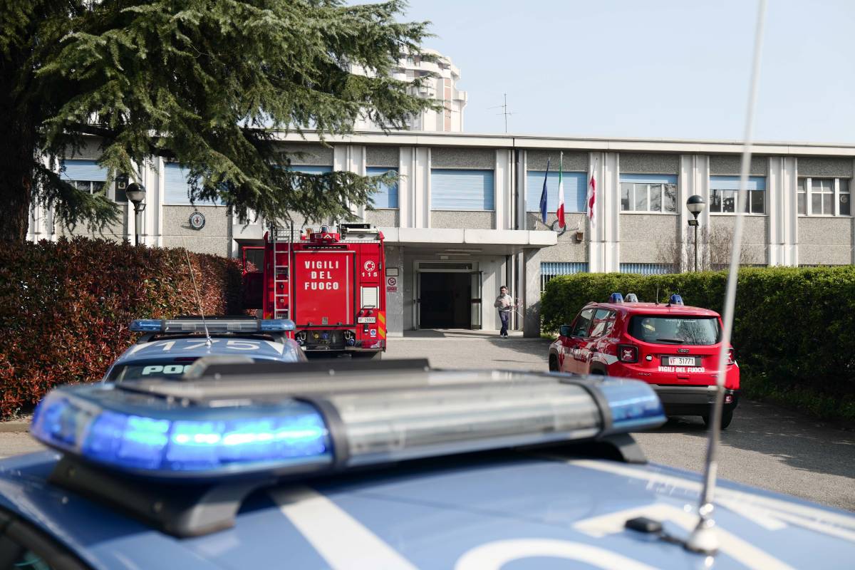 Malori e difficoltà a respirare: evacuata una scuola media di Milano
