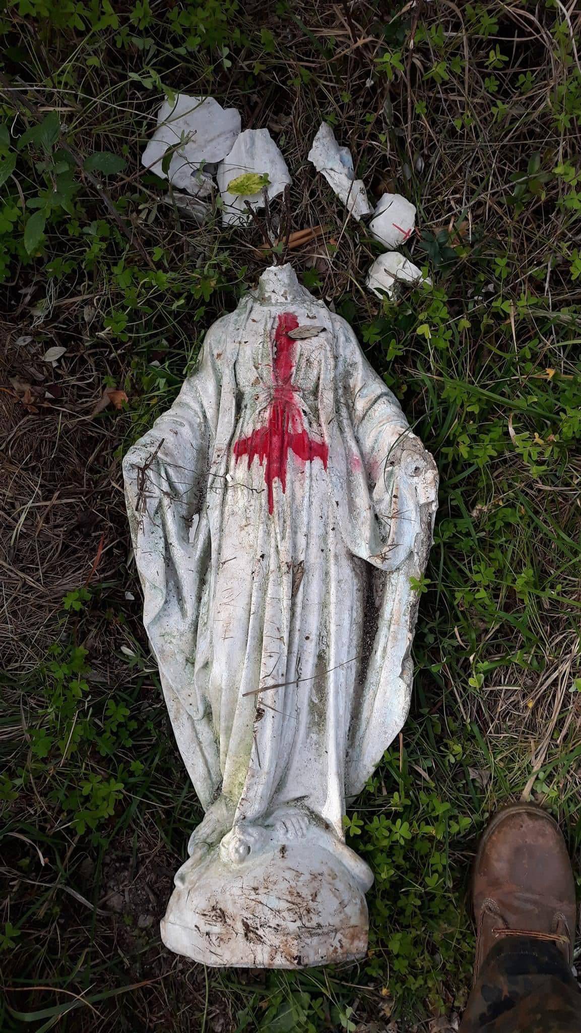 Madonna decapitata e con croce rovesciata, il ritrovamento choc