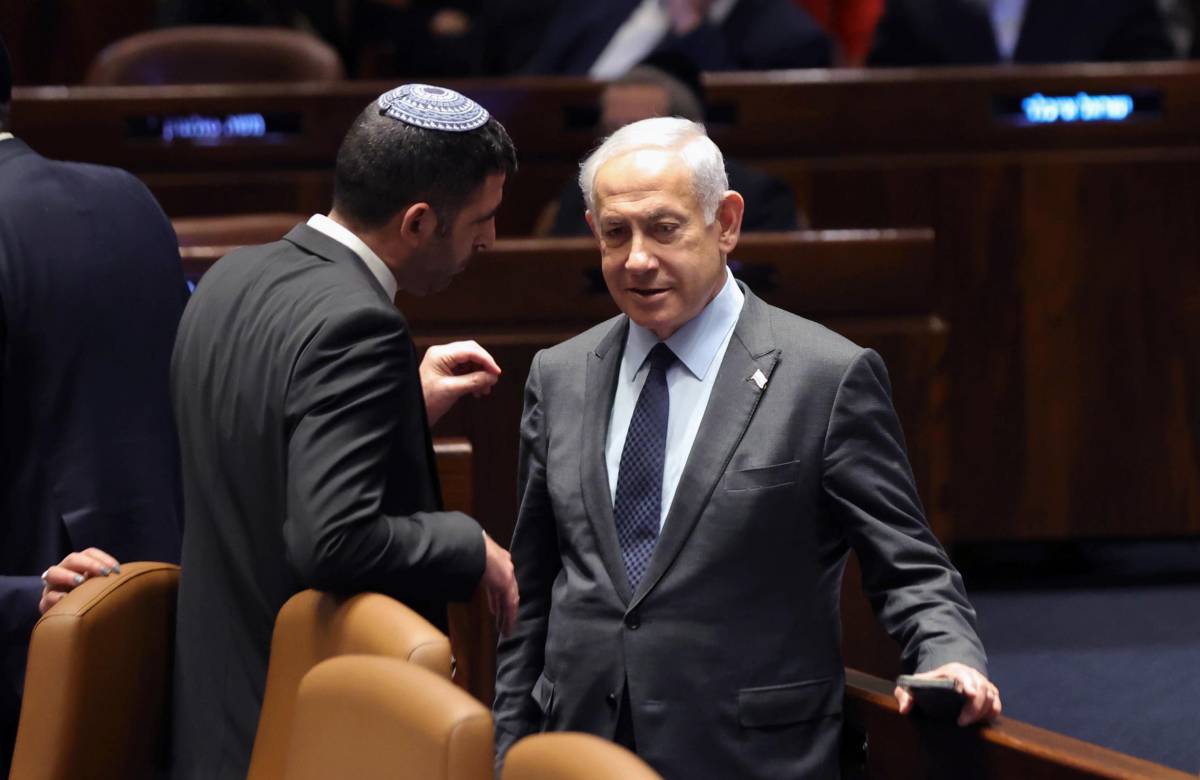 La crisi di Netanyahu tra guerra e ostaggi: il leader ormai solo accusa il suo esercito (e poi chiede scusa)