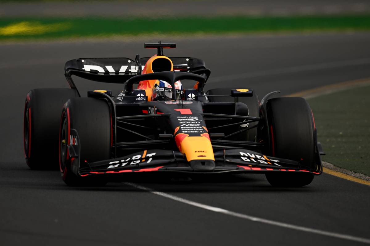 F1, Verstappen conquista la pole in Australia. Delusione Ferrari: Sainz 5° e Leclerc 7°