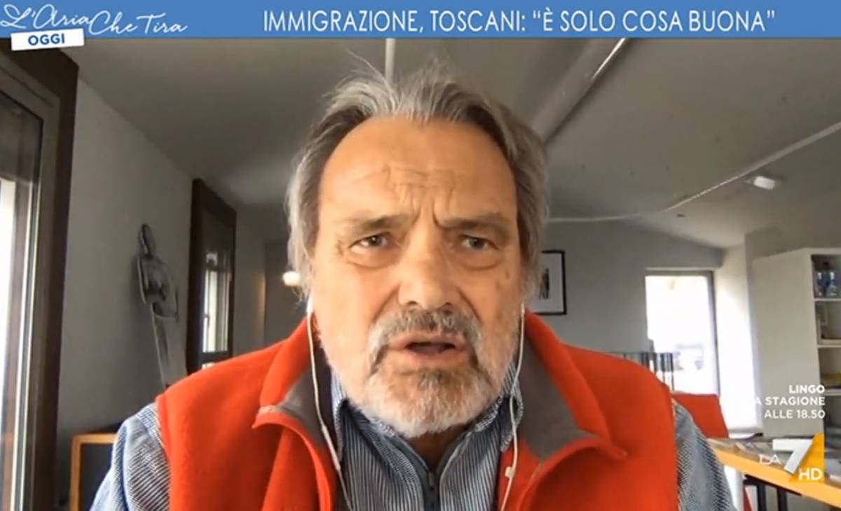 Toscani vuole i migranti sulle navi da crociera. E attacca gli italiani: "Vanno rieducati"