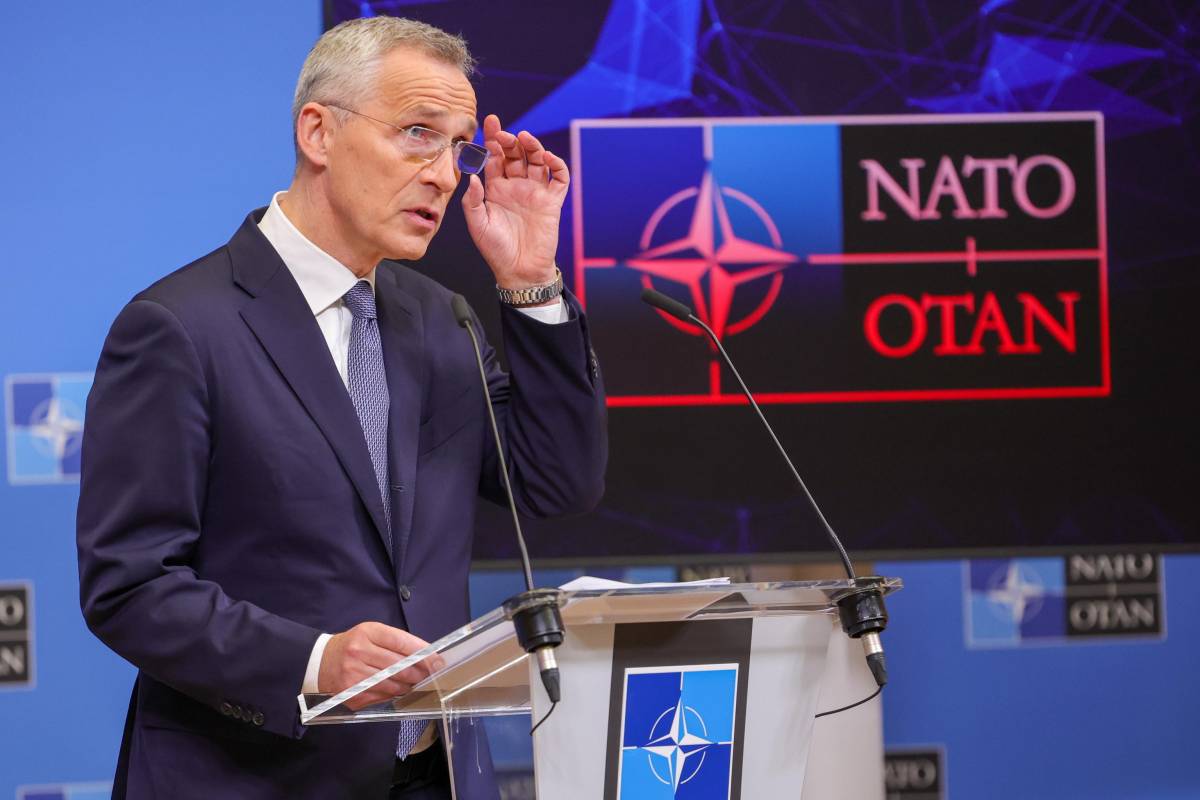 La Nato: "Discutiamo dei jet a Kiev"