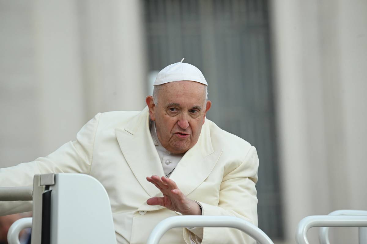 Il Papa tra i detenuti: "Ognuno di noi può scivolare"