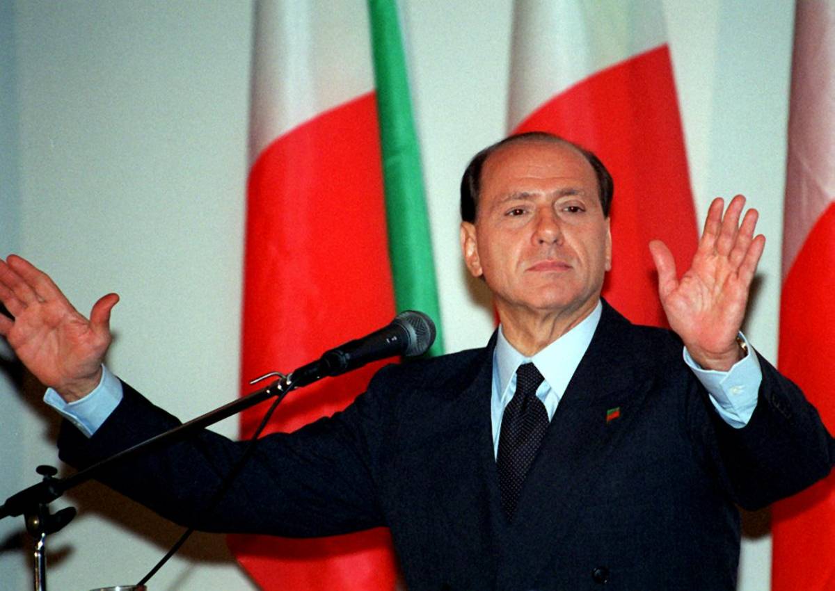 Berlusconi, dopo la paura è la giornata del sollievo. Ma i medici: quadro delicato