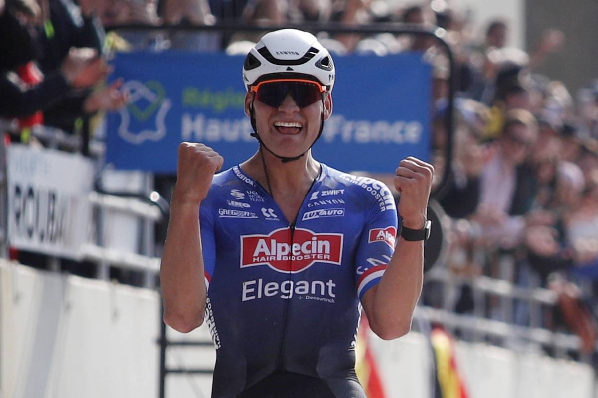 Alla Parigi-Roubaix trionfa Van der Poel, Ganna solo sesto