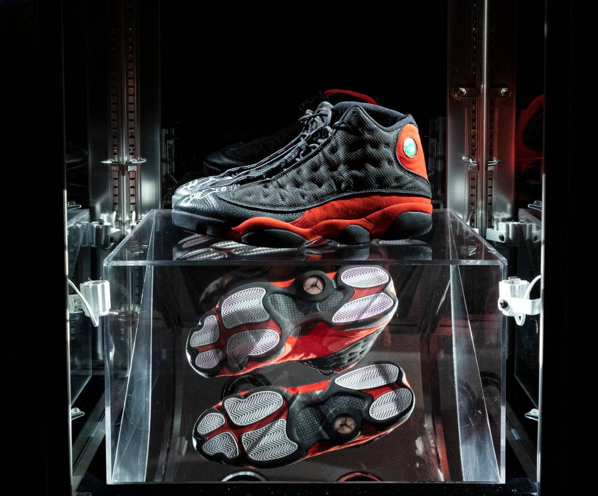 Michael Jordan, la folle cifra delle sue scarpe vendute all’asta