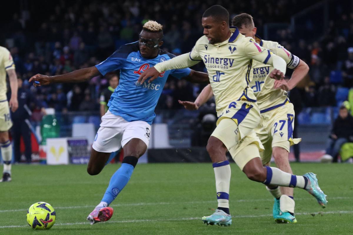 Il Napoli pensa alla Champions: finisce senza reti contro l'Hellas Verona