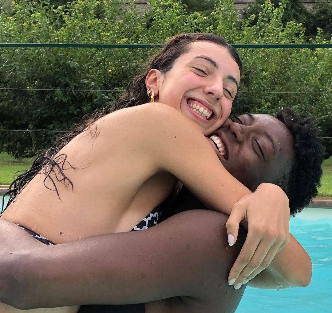 Julia Ituma e Virginia Adria (foto da Instagram)