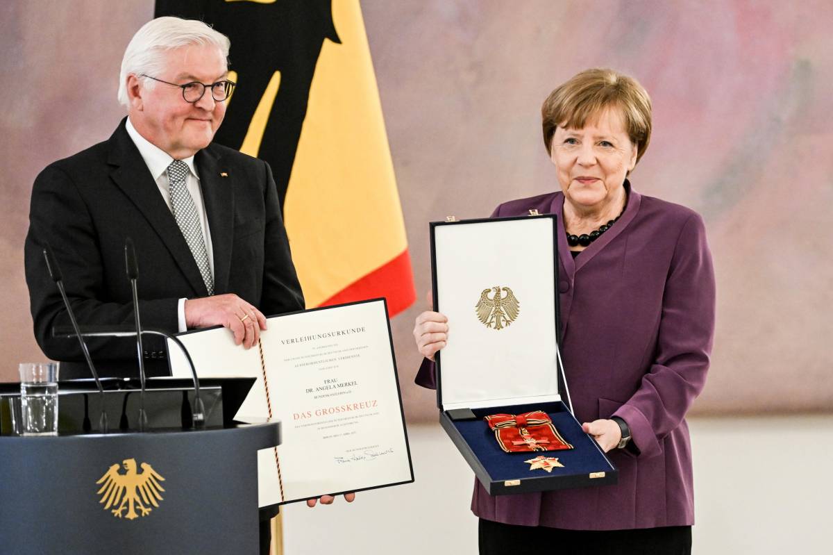 La Germania premia Merkel. Ma Berlino ora "processa" l'ex cancelliera