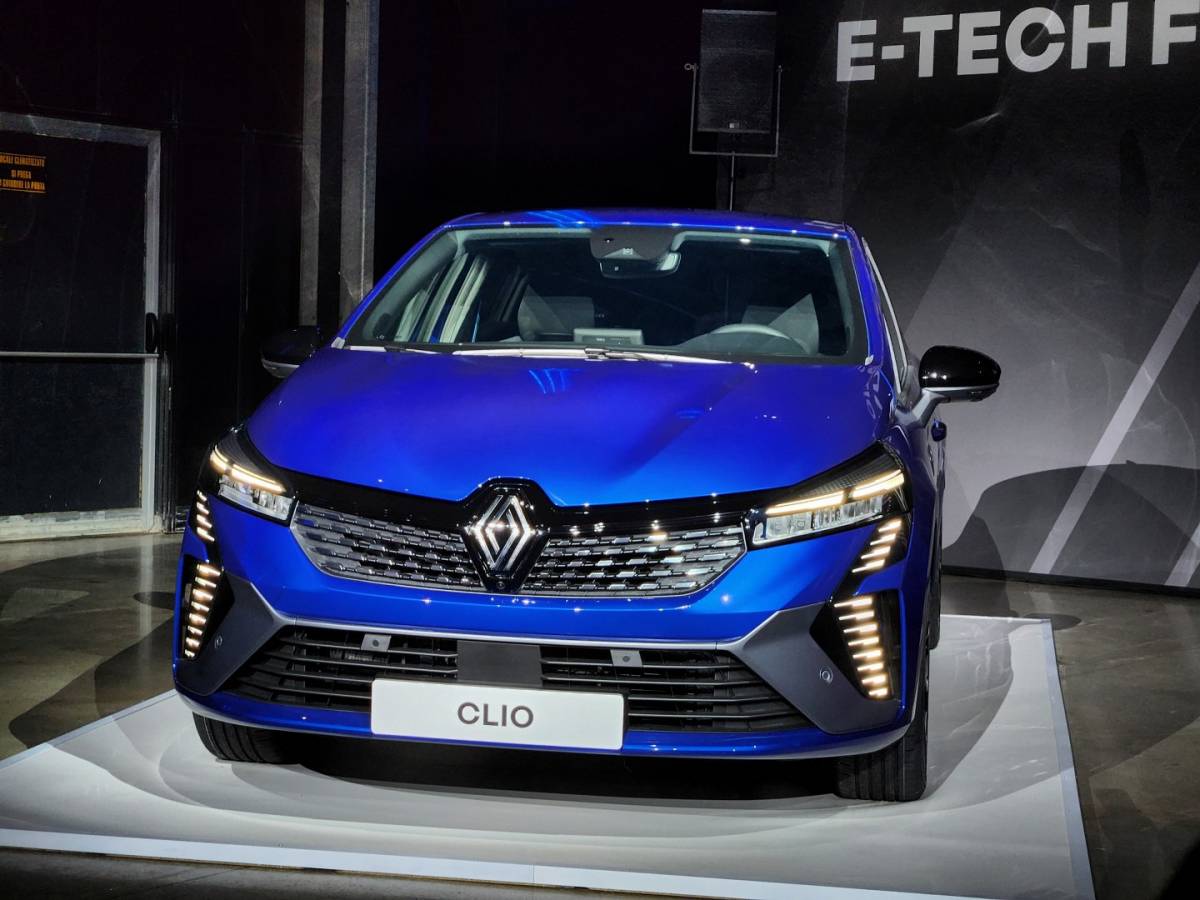 Renault Clio, il restyling 2023 e le novità di interni ed esterni