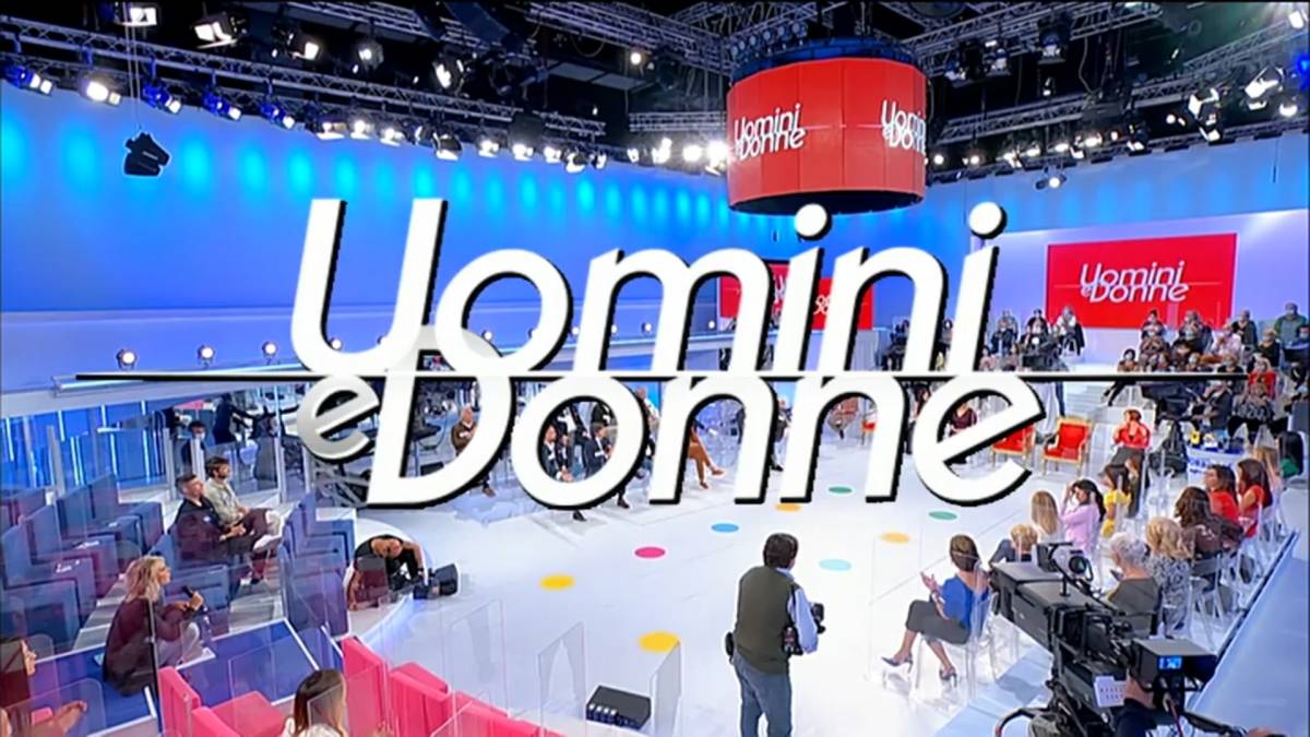 Salta Uomini e Donne: ecco cosa andrà in onda al suo posto su Canale 5