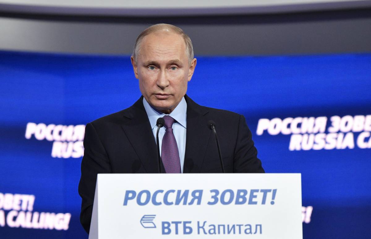 "Kiev e la Nato ci invadono": il messaggio "fake" di Putin e la beffa hacker: cosa è successo