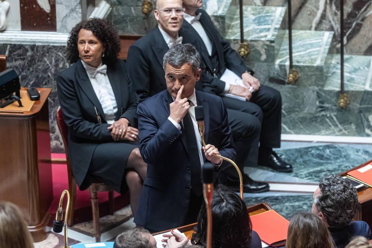 L'attacco all'Italia, poi lo scontro tra ministeri: cosa succede a Parigi