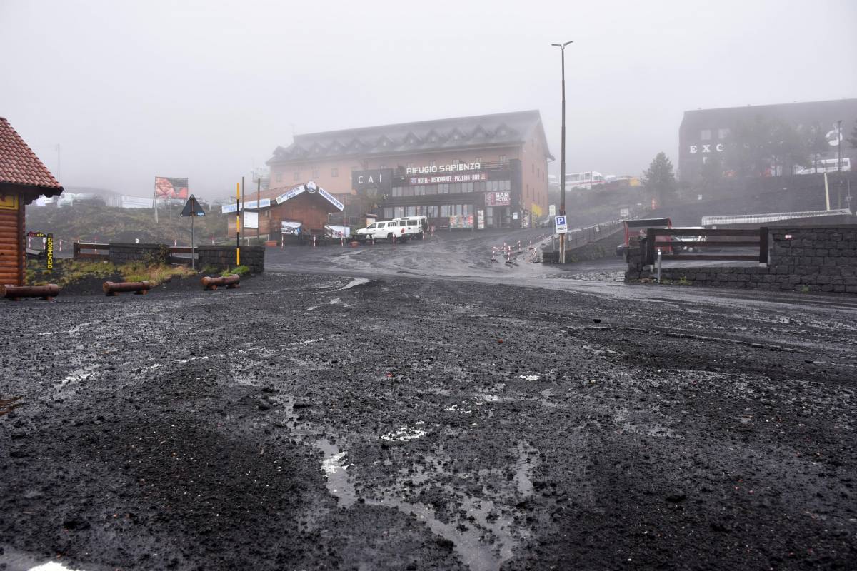 Eruzione dell'Etna: "Siamo terrorizzati". Città ricoperte di cenere e lapilli lavici