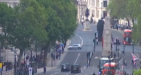 Auto contro i cancelli di Downing Street: un arresto a Londra