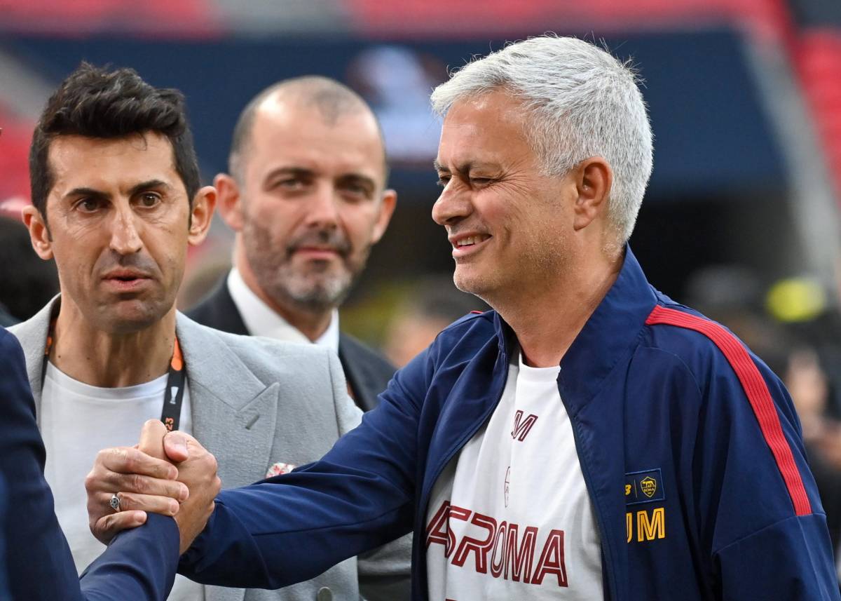 Mourinho glissa sul futuro e sprona la Roma: "Meritiamo la finale"