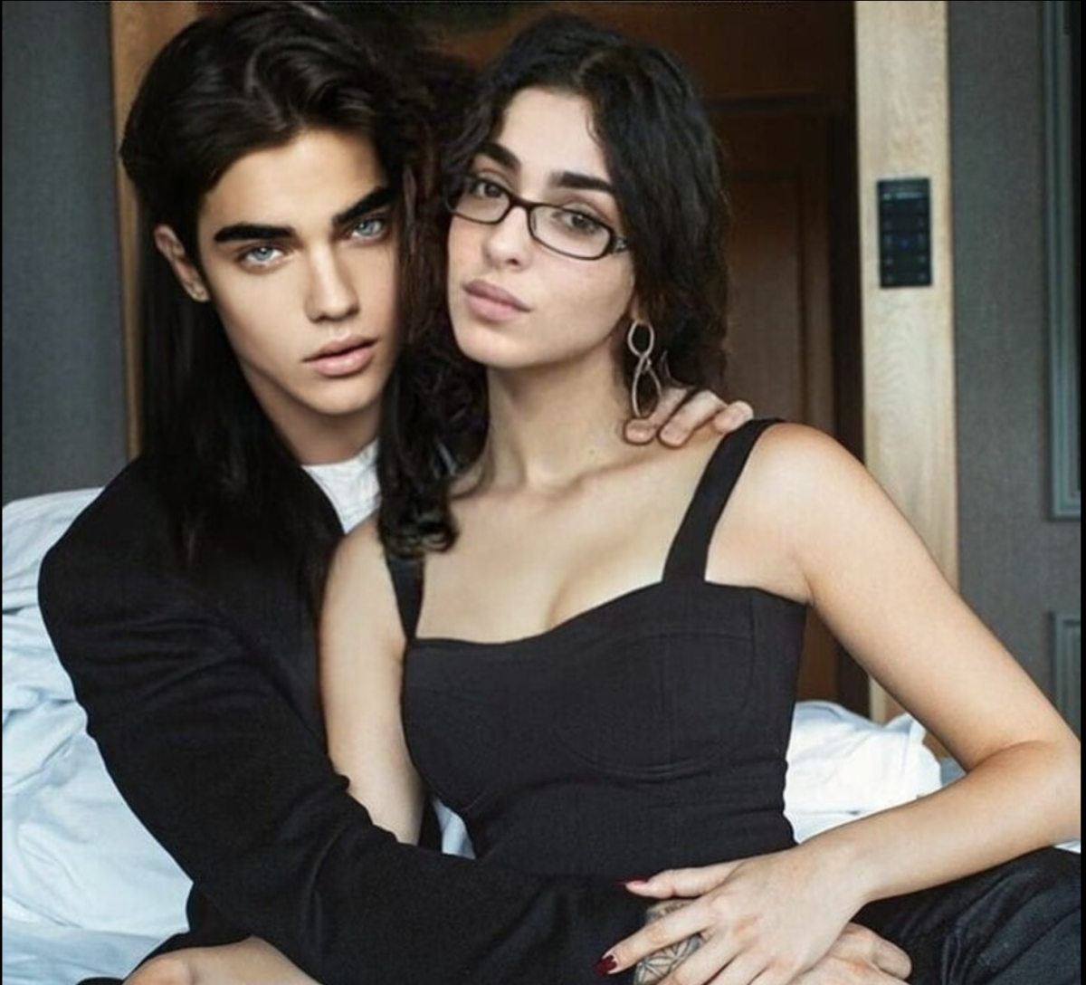 Sposa un uomo creato con l'intelligenza artificiale: "È un marito perfetto"