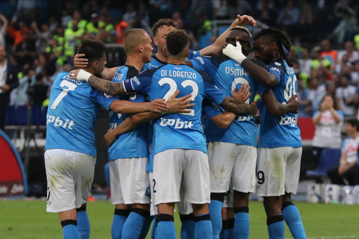 Due gol alla Samp e festa scudetto per il Napoli: è tripudio azzurro al Maradona