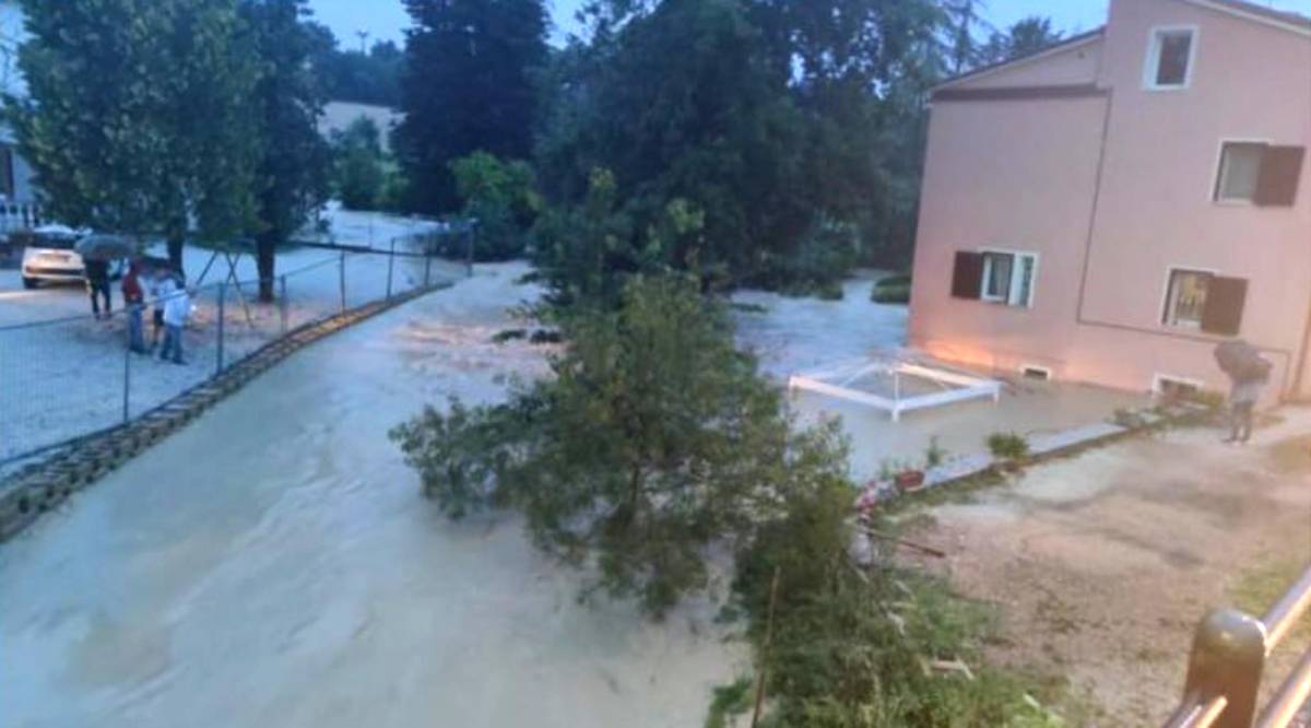 Ancora maltempo, bomba d'acqua sul Maceratese: alcuni evacuati