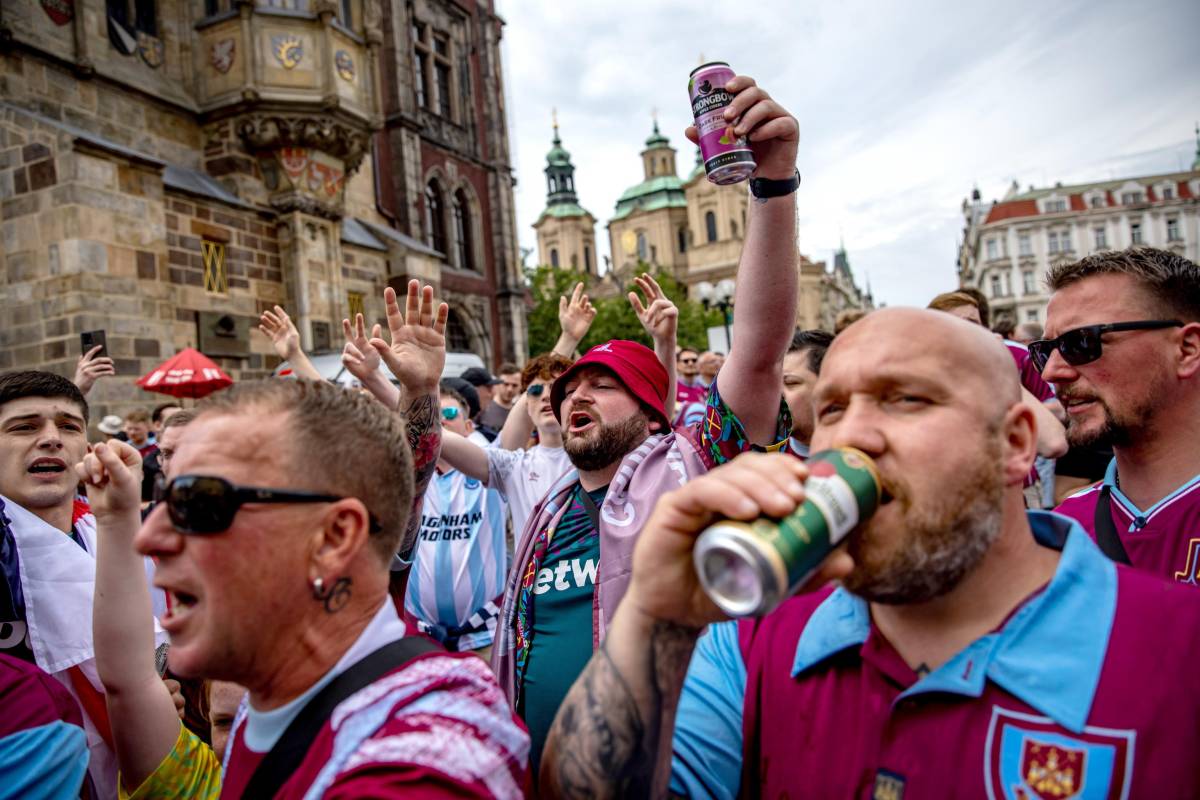 Guerriglia a Praga prima di Fiorentina-West Ham: fermati 16 ultras viola