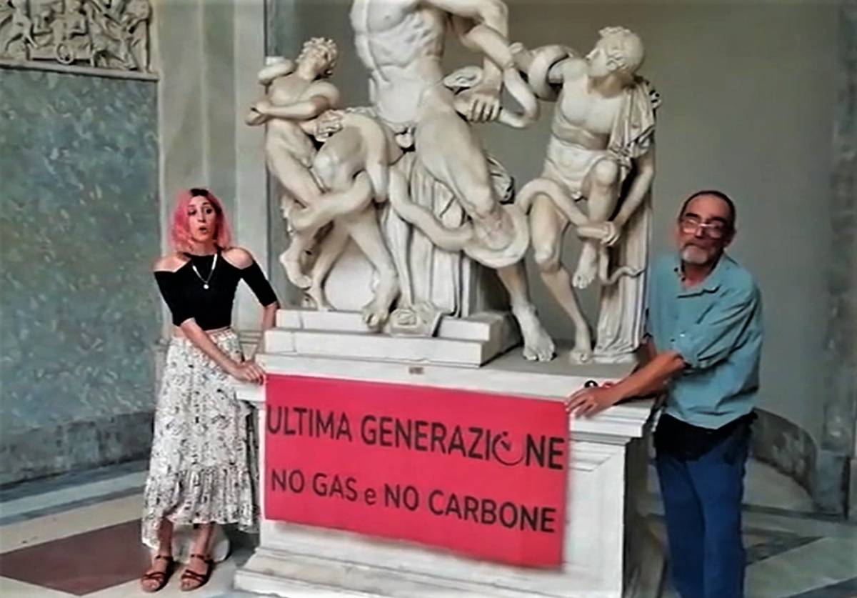 Si incollarono al Laocoonte in Vaticano: eco-vandali condannati a 9 mesi 
