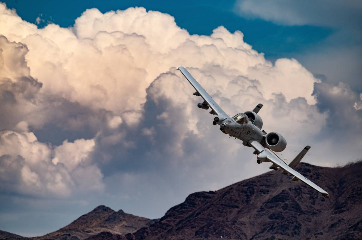 Schierato l'A-10 Warthog: "Così si può fermare l'invasione cinese"