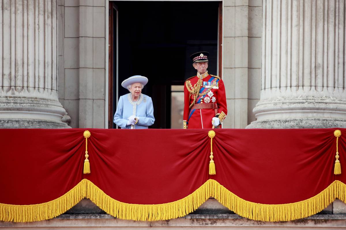 Oggi c'è la sfilata del Re: ecco le più iconiche dell’era di Elisabetta II