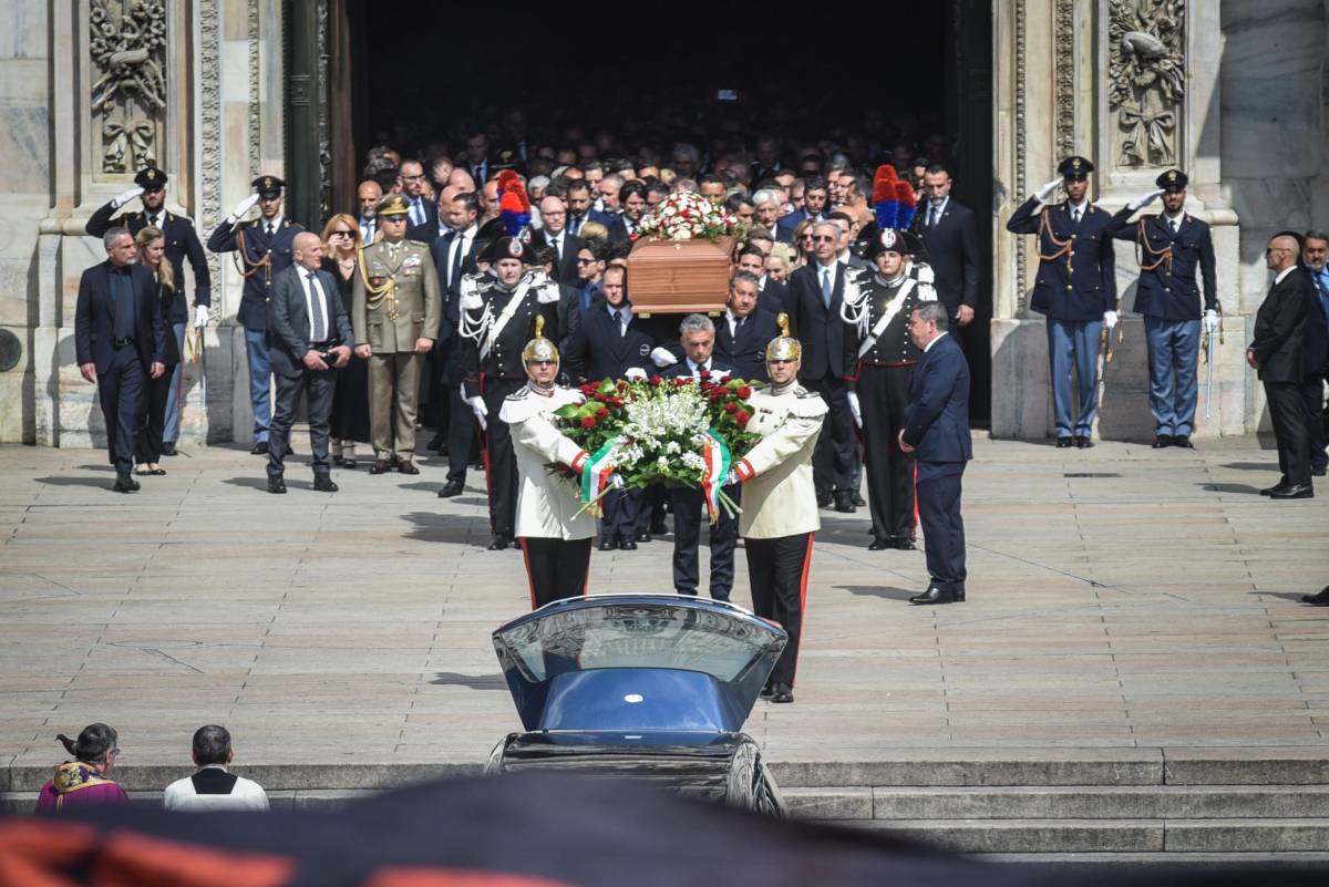 Cremazione a Valenza. E il ritorno ad Arcore nella tomba di Cascella