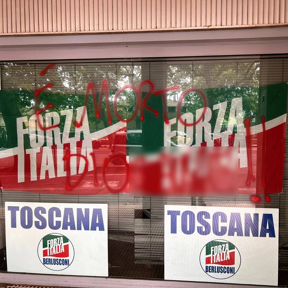 Bestemmie contro il Cav e insulti a Salvini: l'assalto rosso alle sedi FI-Lega