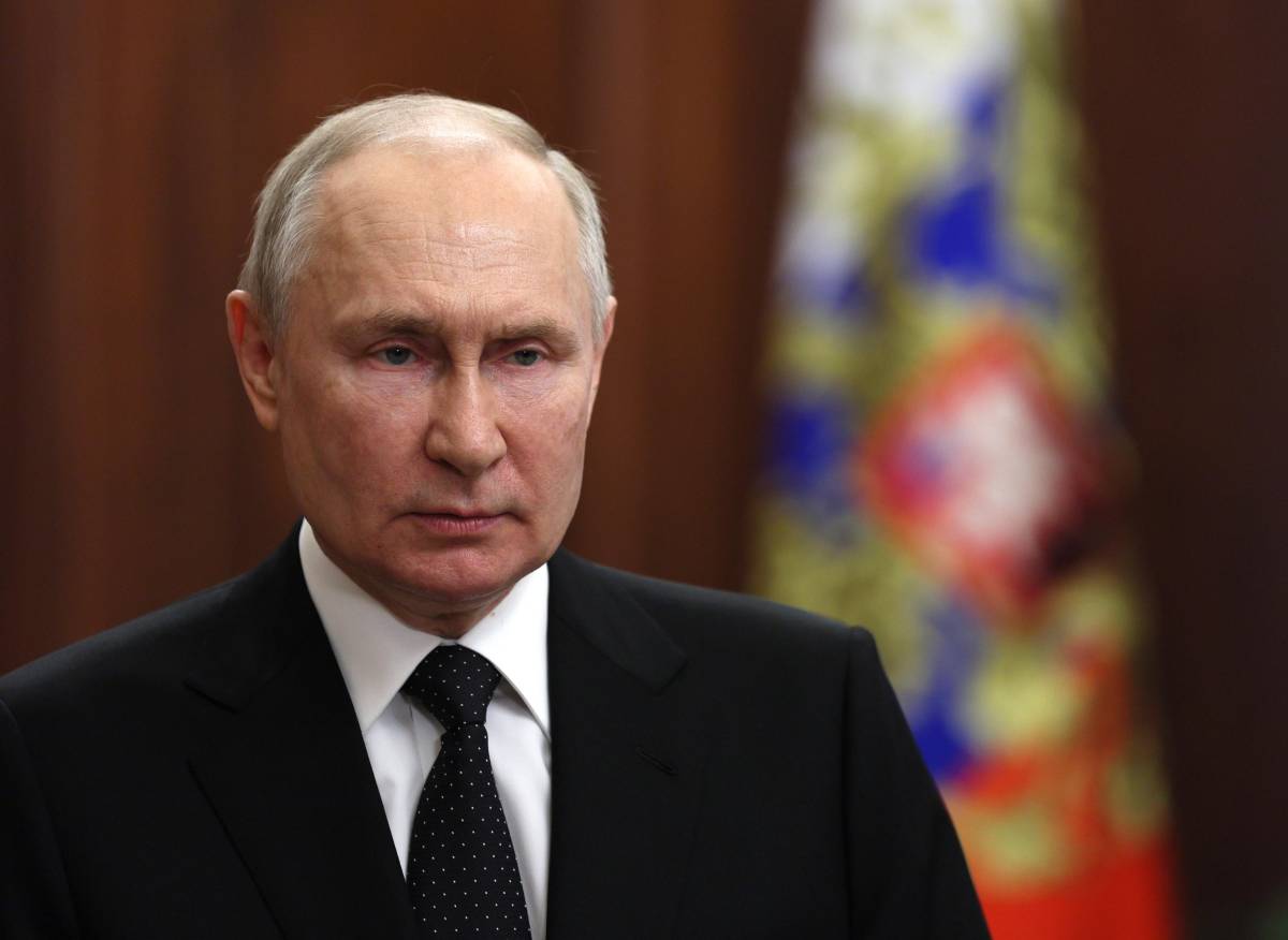 Putin parla alla nazione: "Pugnalati alle spalle. Traditori saranno puniti"
